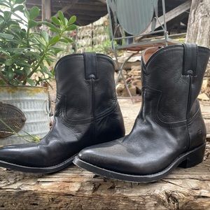 Black leather, Frye Cowboy ankle boots size 8.5!